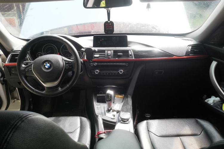 Used BMW 3 Series GT 2014 320i Leading Model Center Console