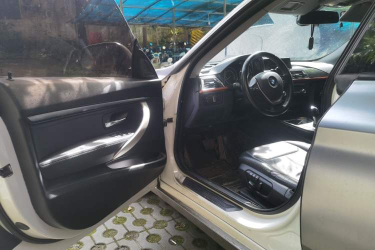 Used BMW 3 Series GT 2014 320i Leading Model Driver Seat