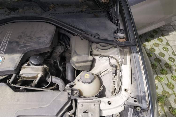 Used BMW 3 Series GT 2014 320i Leading Model Engine Bay Left