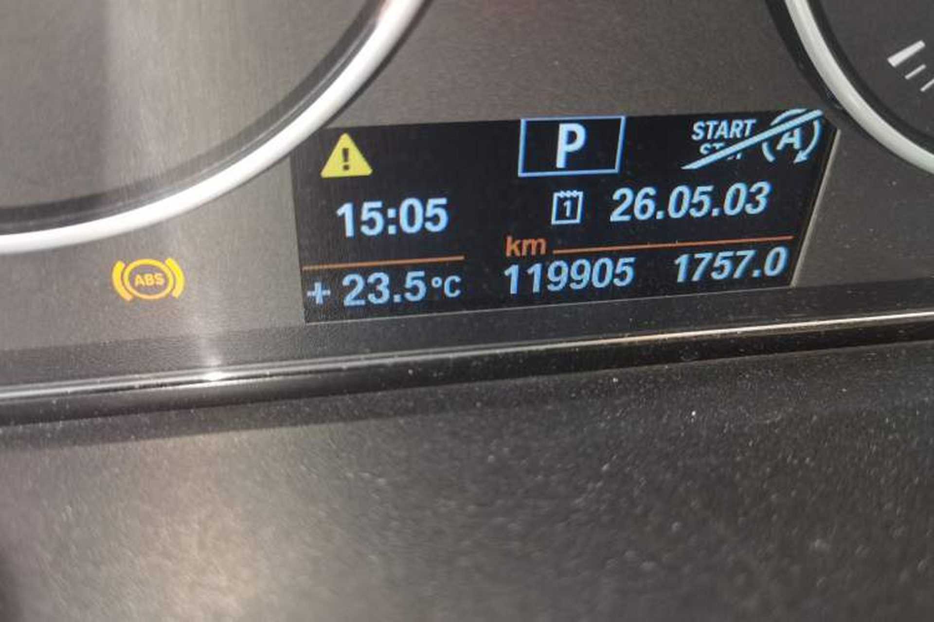Used BMW 3 Series GT 2014 320i Leading Model Odometer Close Up