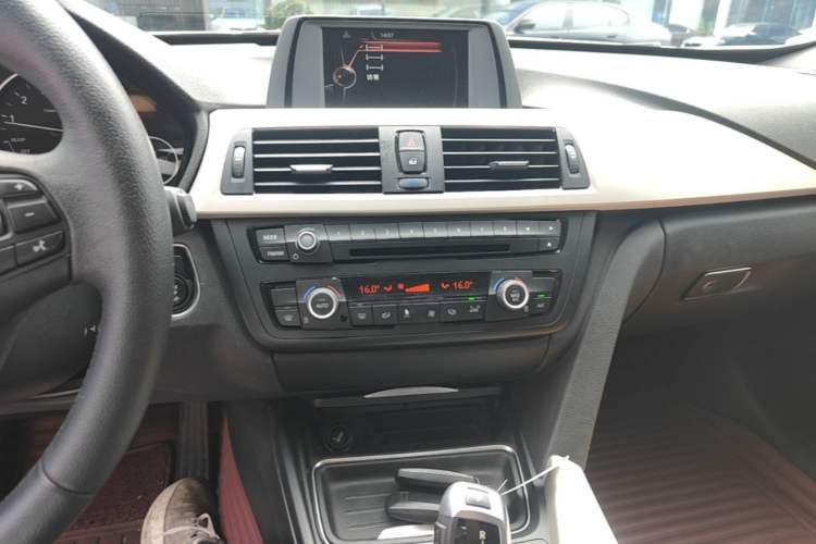 Used BMW 3 Series GT 2014 320i Leading Model Audio And AC Panel