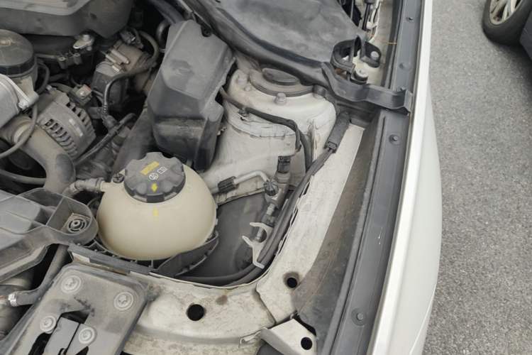 Used BMW 3 Series GT 2014 320i Leading Model Engine Bay Left