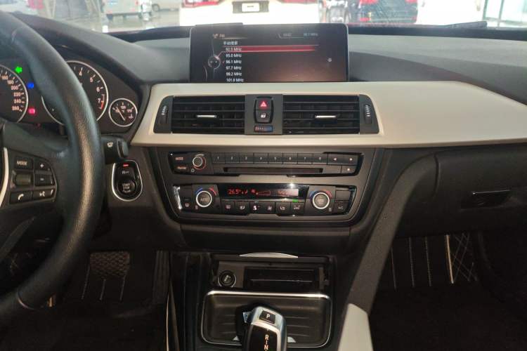 Used BMW 3 Series GT 2014 320i Leading Model Audio And AC Panel