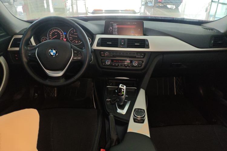 Used BMW 3 Series GT 2014 320i Leading Model Center Console