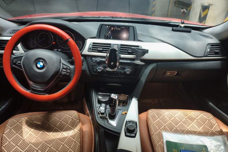 Used BMW 3 Series GT 2014 320i Leading Model Center Console