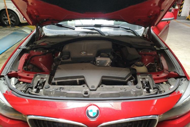 Used BMW 3 Series GT 2014 320i Leading Model Engine Bay
