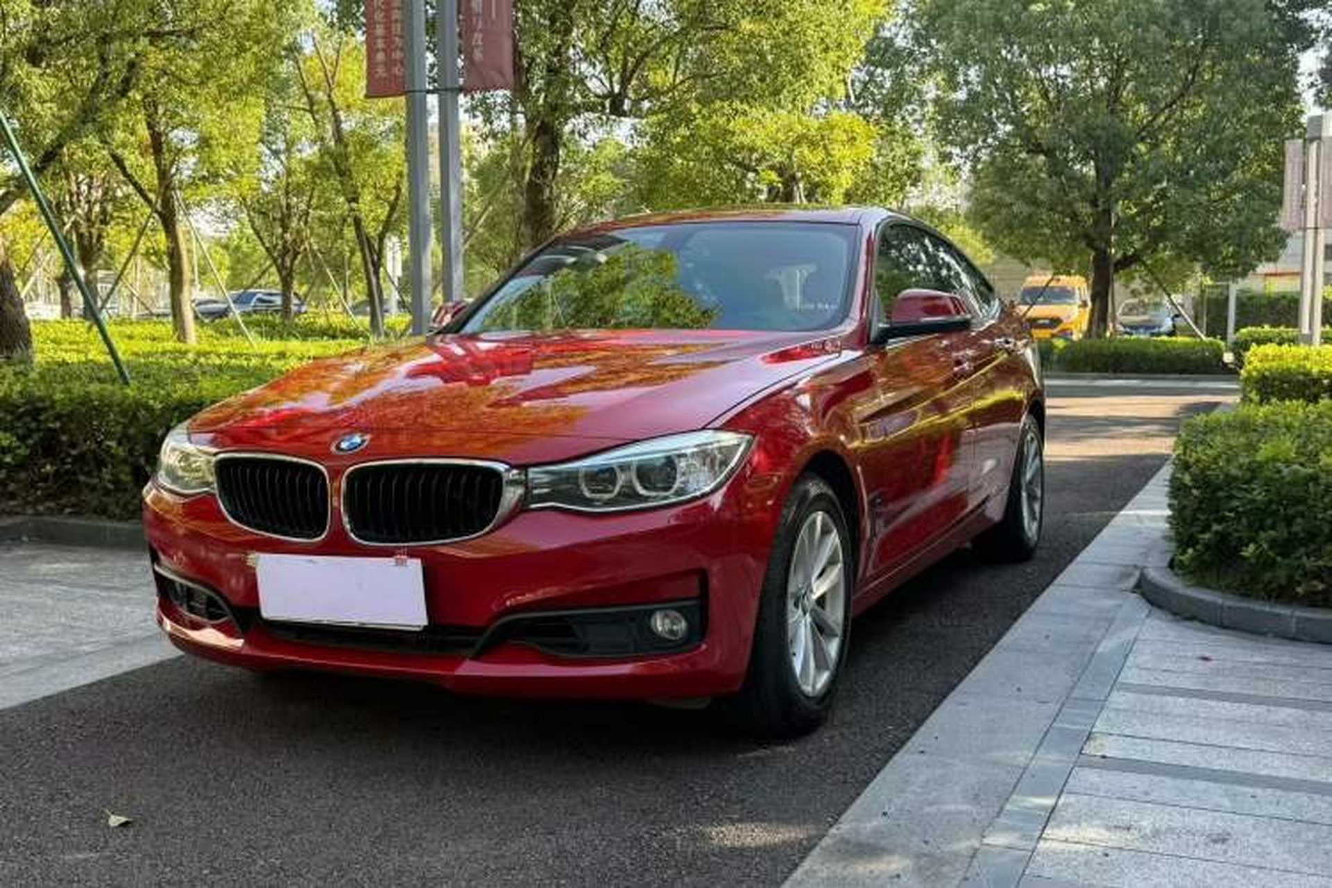 Used BMW 3 Series GT 2014 320i Leading Model Front Left 45 Deg
