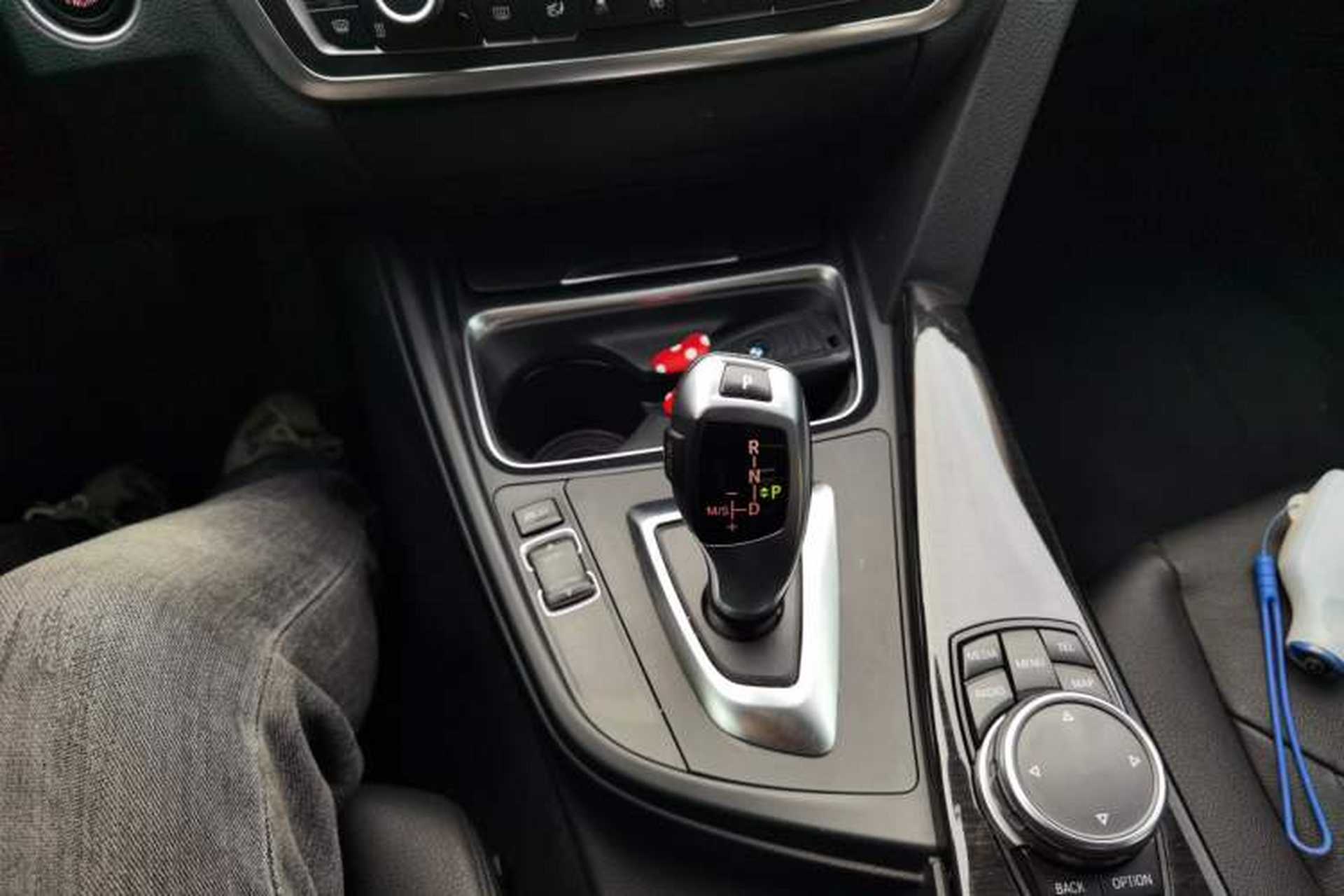 Used BMW 3 Series GT 2014 320i Design Package Model Gear Lever