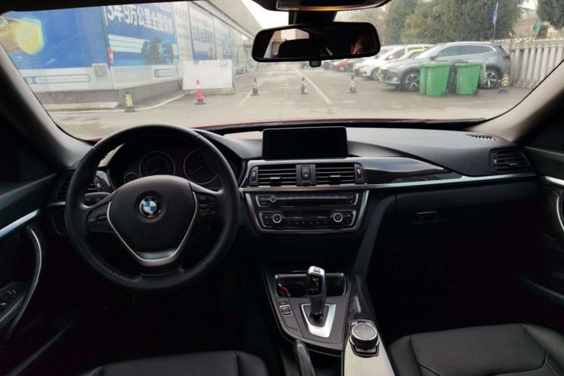 Used BMW 3 Series GT 2014 320i Design Package Model Interior 2