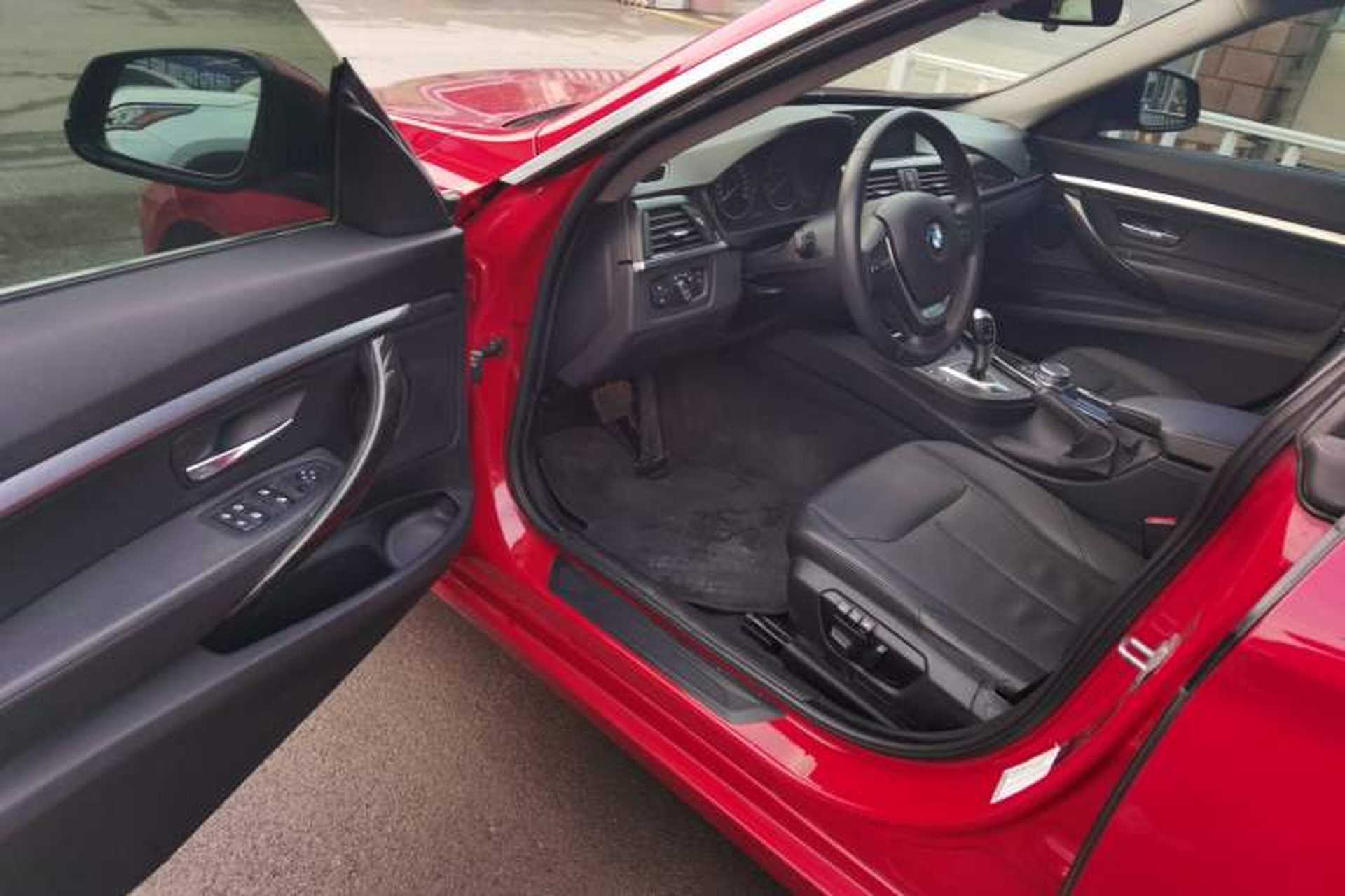 Used BMW 3 Series GT 2014 320i Design Package Model Interior 3