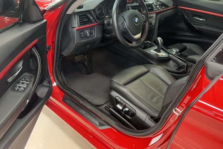 Used BMW 3 Series GT 2014 328i Design Package Model Interior 3
