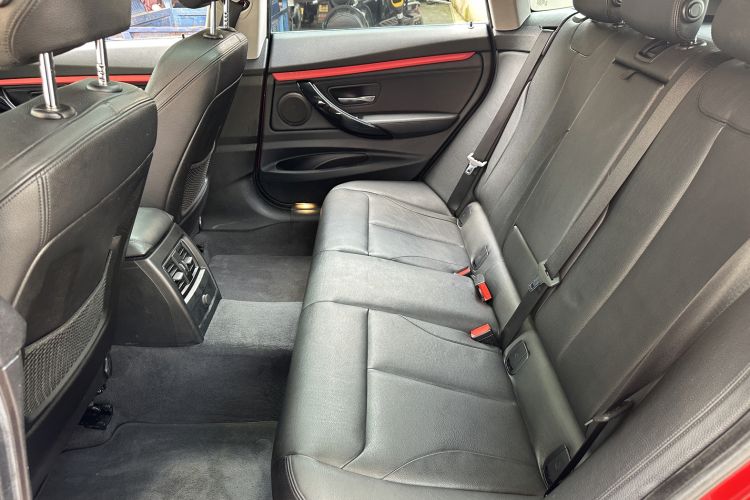 Used BMW 3 Series GT 2014 328i Design Package Model Interior 4