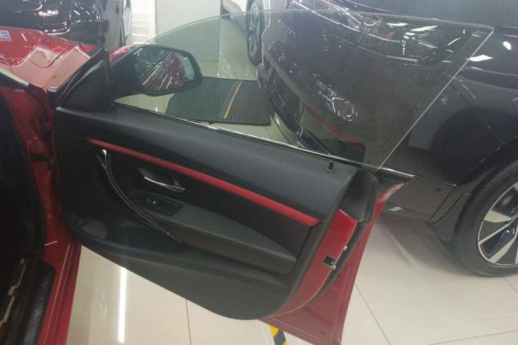 Used BMW 3 Series GT 2014 328i Design Package Model Interior 5