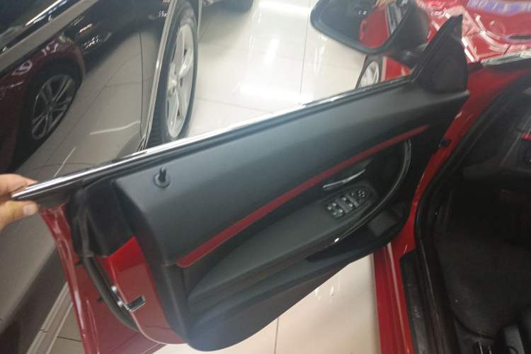 Used BMW 3 Series GT 2014 328i Design Package Model Interior 7