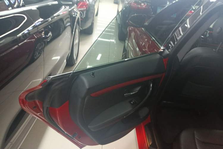 Used BMW 3 Series GT 2014 328i Design Package Model Interior 8