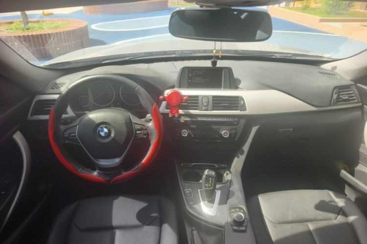 Used BMW 3 Series GT 2014 320i Leading Model Center Console