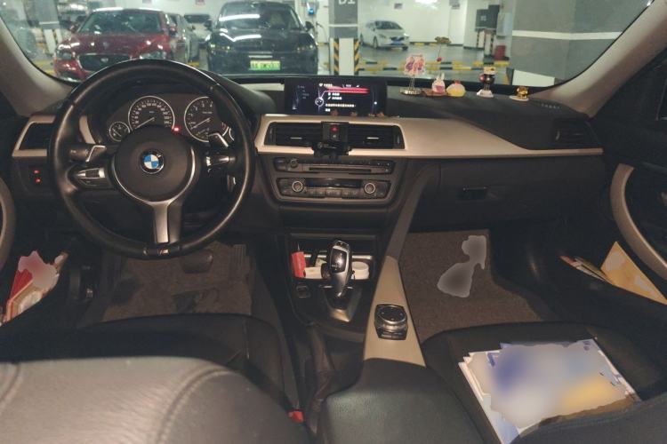 Used BMW 3 Series GT 2014 320i Leading Model Center Console