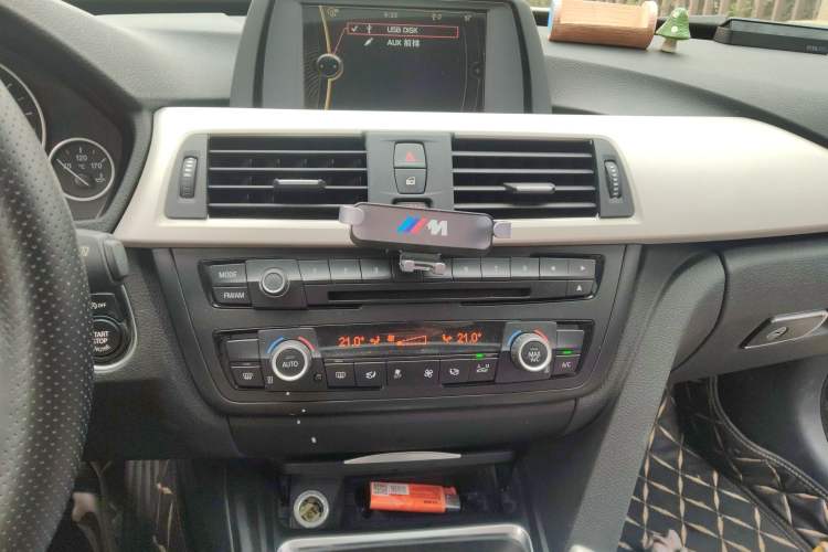 Used BMW 3 Series GT 2014 320i Leading Model Audio And AC Panel