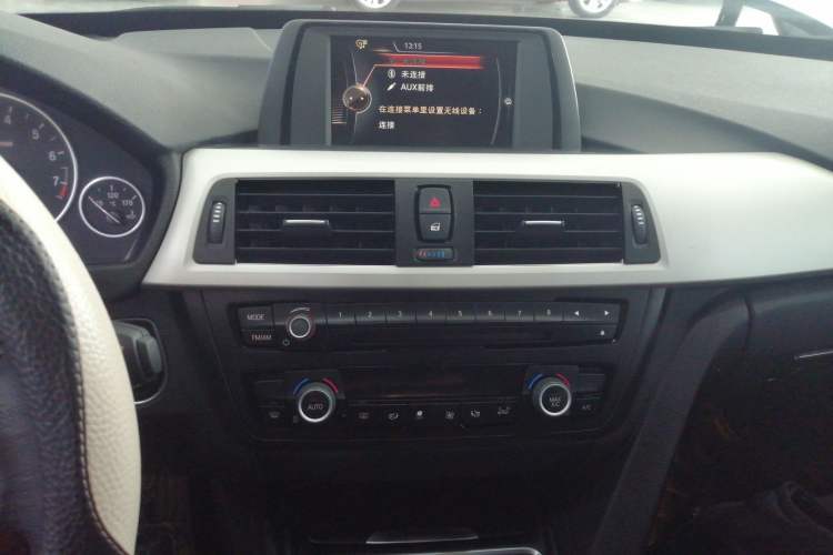 Used BMW 3 Series GT 2014 320i Leading Model Audio And AC Panel