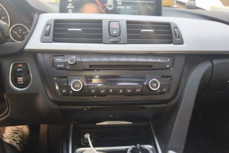 Used BMW 3 Series GT 2014 320i Leading Model Audio And AC Panel