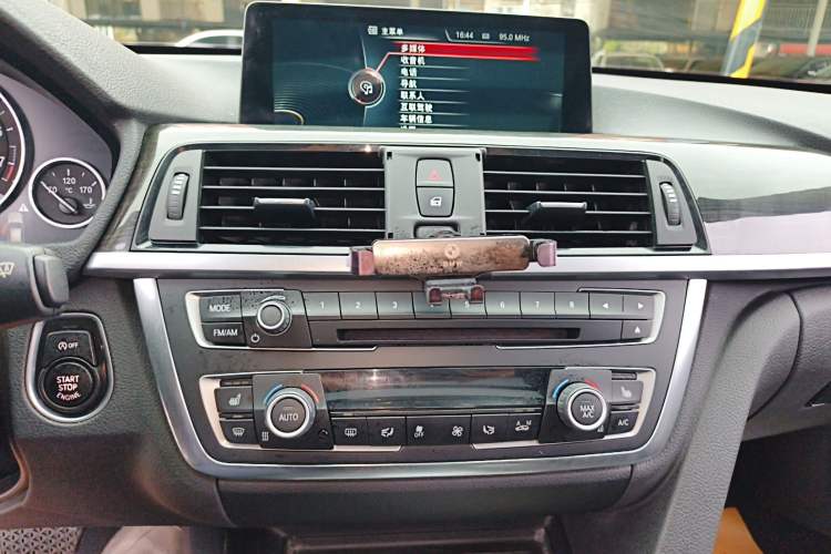 Used BMW 3 Series GT 2014 320i Leading Model Audio And AC Panel