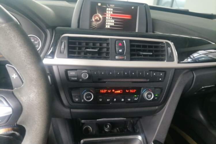 Used BMW 3 Series GT 2014 320i Leading Model Audio And AC Panel