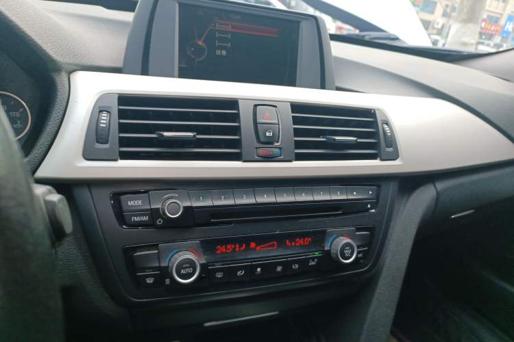 Used BMW 3 Series GT 2014 320i Leading Model Audio And AC Panel