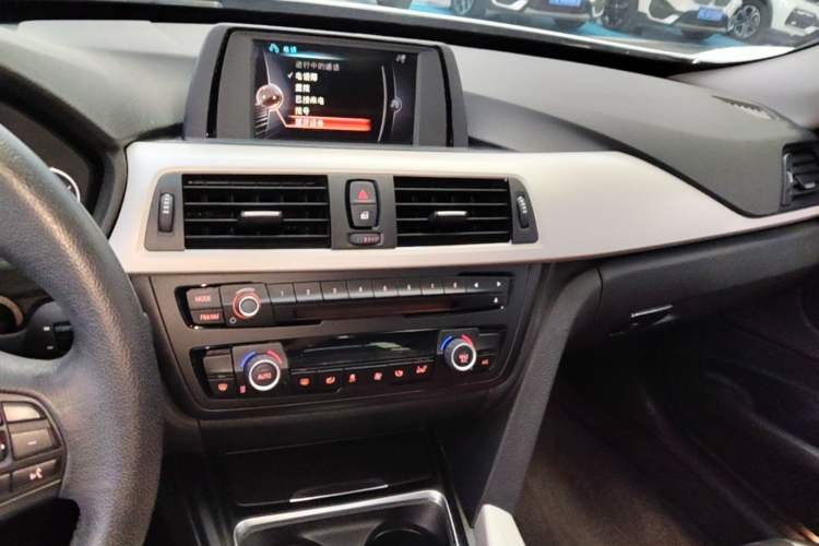 Used BMW 3 Series GT 2014 320i Leading Model Audio And AC Panel