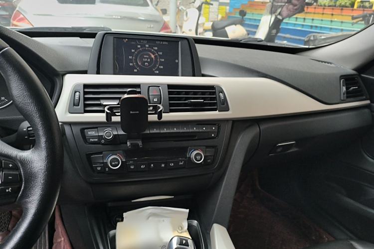 Used BMW 3 Series GT 2014 320i Leading Model Audio And AC Panel