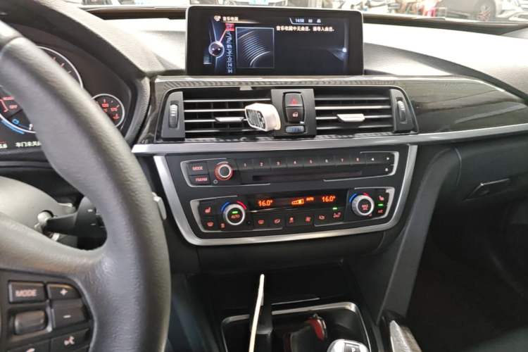 Used BMW 3 Series GT 2014 320i Design Package Model Audio And AC Panel