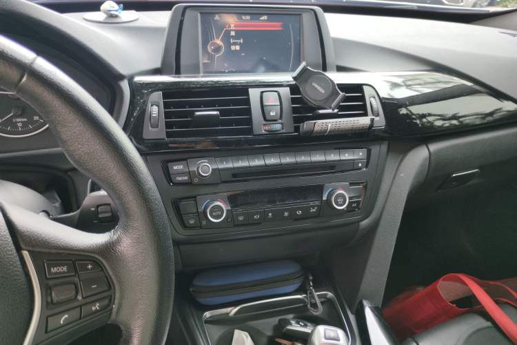 Used BMW 3 Series GT 2014 320i Leading Model Audio And AC Panel