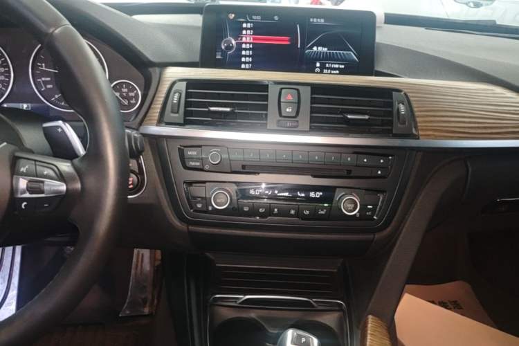 Used BMW 3 Series GT 2014 320i Leading Model Audio And AC Panel