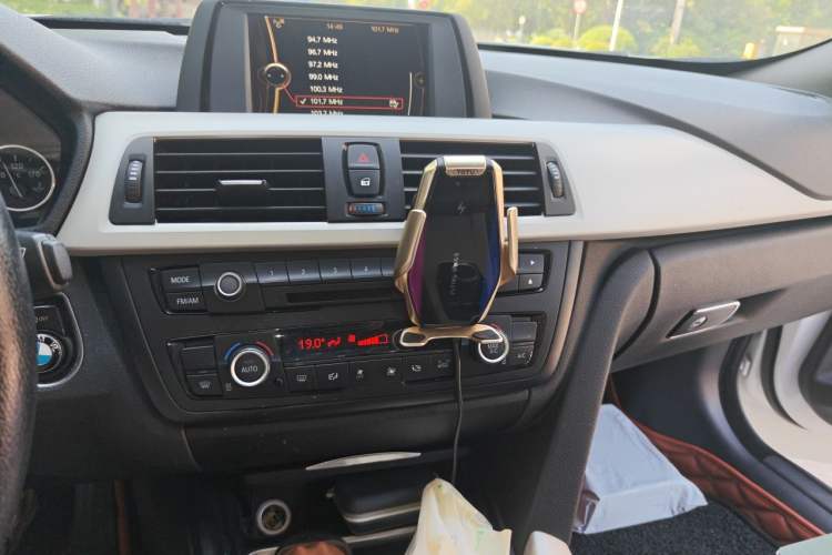 Used BMW 3 Series GT 2014 320i Leading Model Audio And AC Panel
