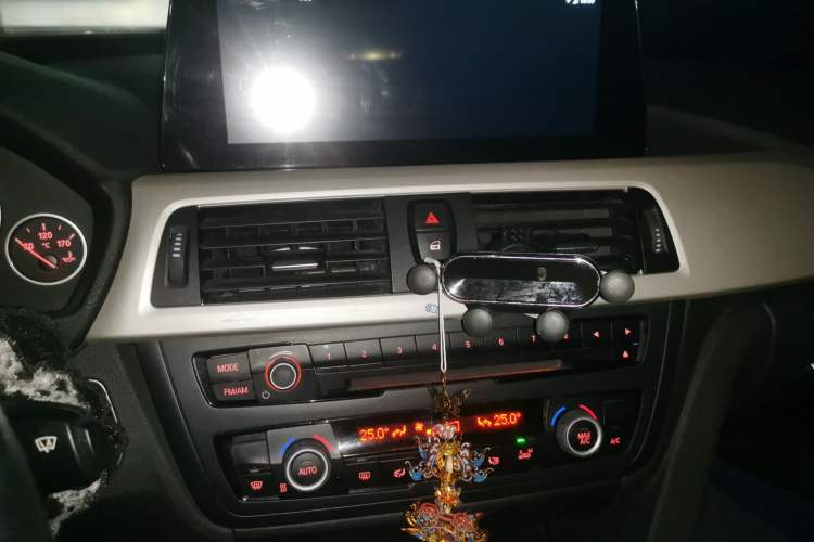Used BMW 3 Series GT 2014 320i Leading Model Audio And AC Panel