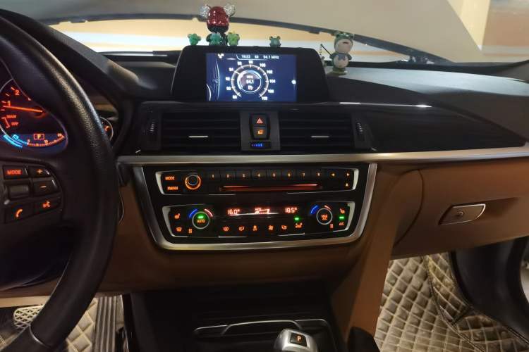 Used BMW 3 Series GT 2014 320i Design Package Model Audio And AC Panel