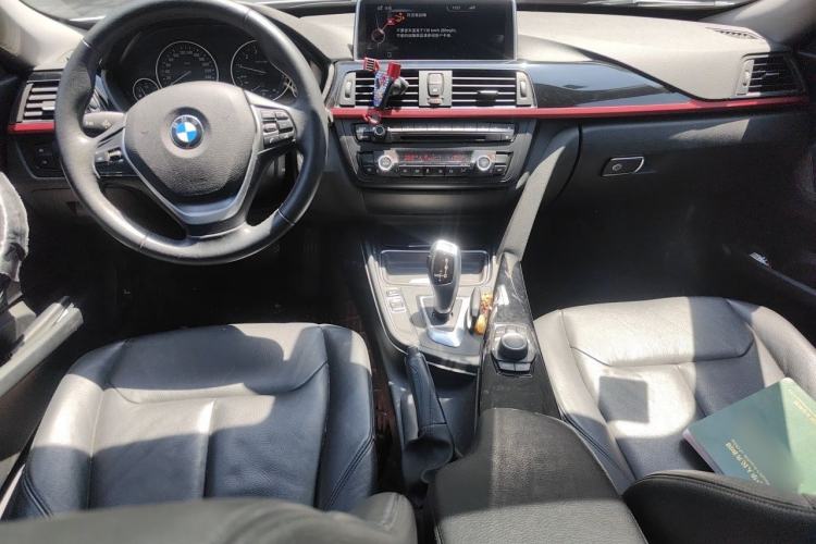 Used BMW 3 Series GT 2014 320i Leading Model Center Console