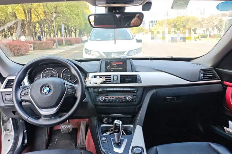 Used BMW 3 Series GT 2014 320i Leading Model Center Console