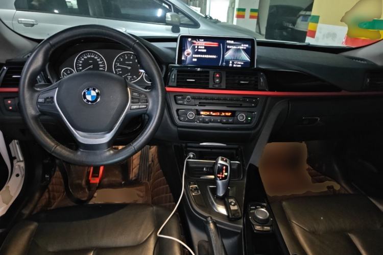 Used BMW 3 Series GT 2014 320i Leading Model Center Console