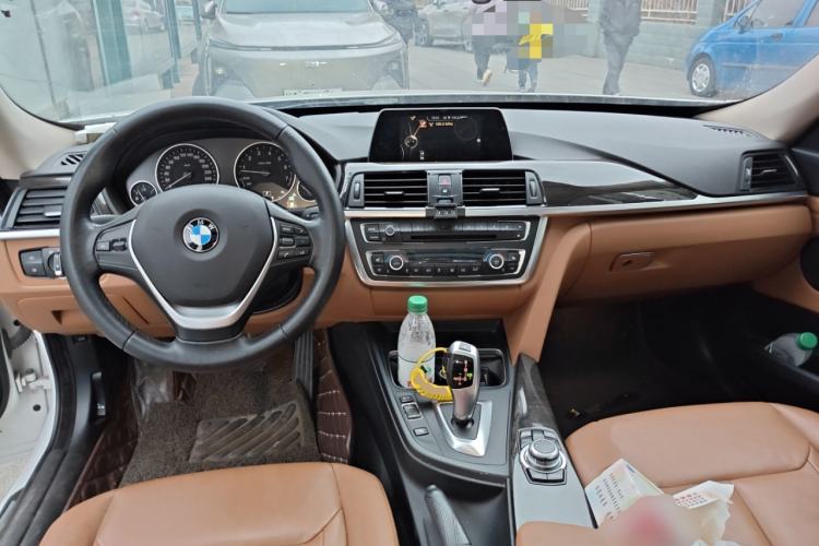 Used BMW 3 Series GT 2014 320i Design Package Model Center Console