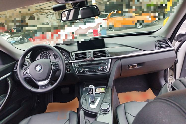 Used BMW 3 Series GT 2014 320i Leading Model Center Console