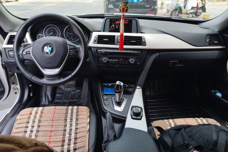 Used BMW 3 Series GT 2014 320i Leading Model Center Console