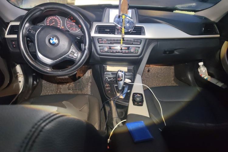 Used BMW 3 Series GT 2014 320i Leading Model Center Console