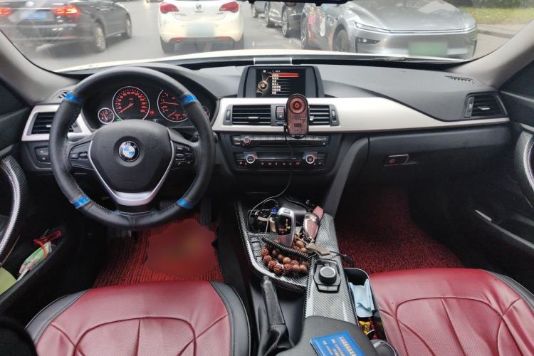 Used BMW 3 Series GT 2014 320i Leading Model Center Console