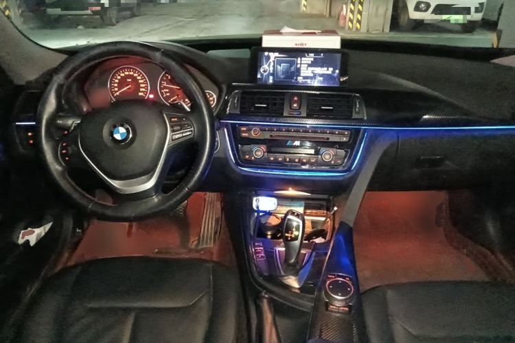 Used BMW 3 Series GT 2014 320i Leading Model Center Console