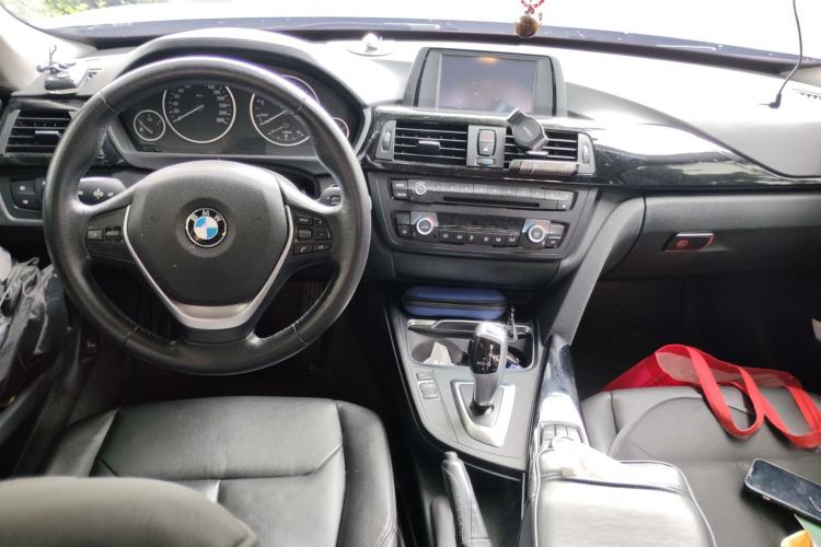 Used BMW 3 Series GT 2014 320i Leading Model Center Console