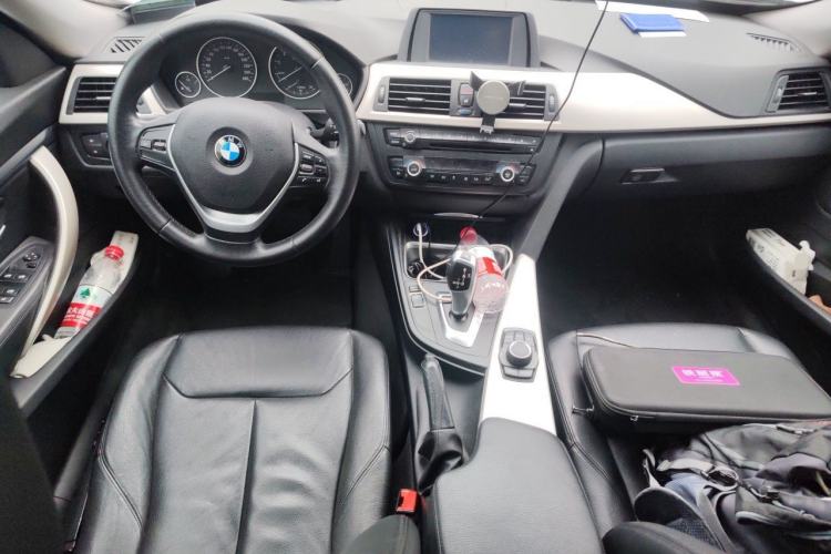 Used BMW 3 Series GT 2014 320i Leading Model Center Console