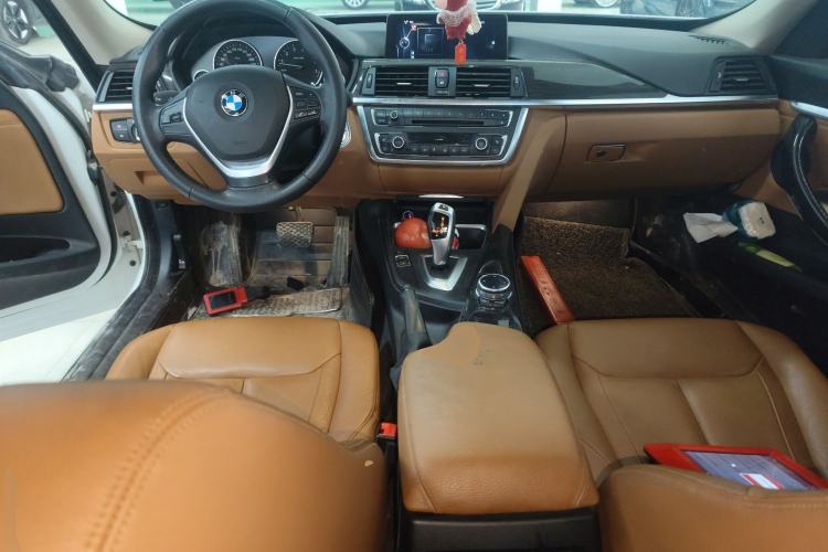 Used BMW 3 Series GT 2014 320i Design Package Model Center Console