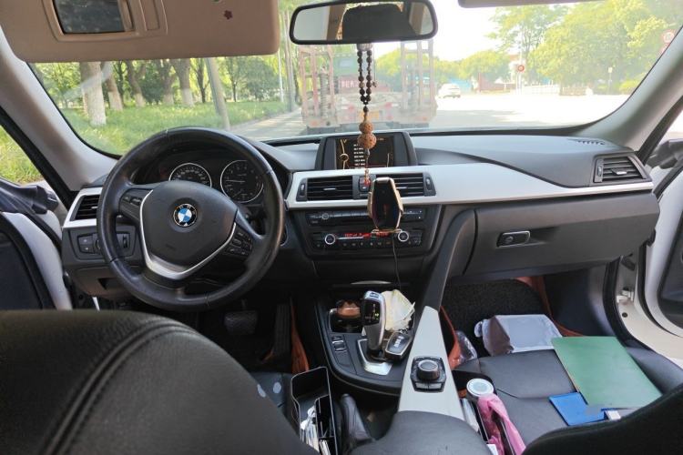 Used BMW 3 Series GT 2014 320i Leading Model Center Console