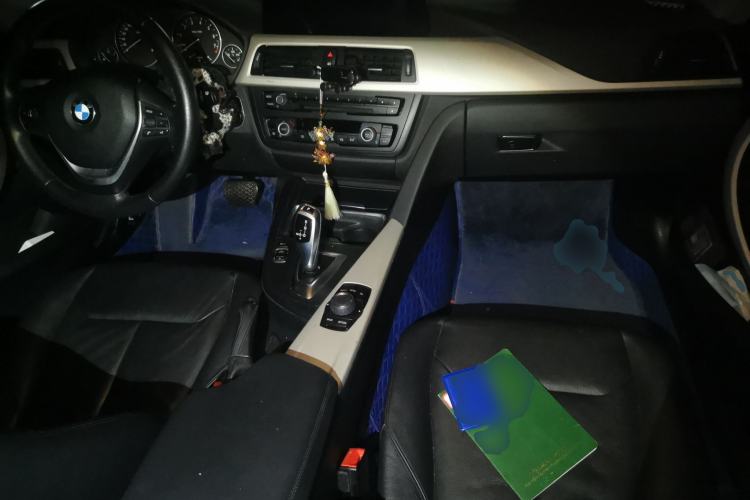 Used BMW 3 Series GT 2014 320i Leading Model Center Console