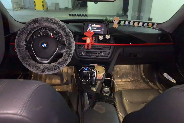 Used BMW 3 Series GT 2014 320i Leading Model Center Console